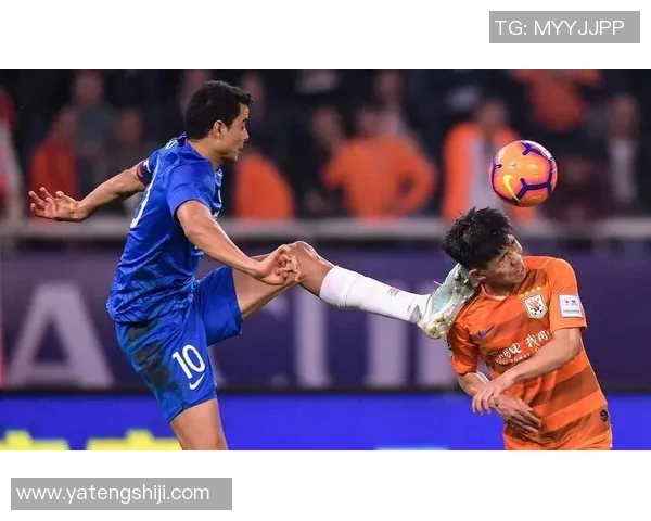 打人足球球星引发争议：职业道德与场上暴力行为的深度剖析